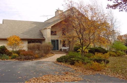 2351 Partridge Woods, Lyons, WI 53105
