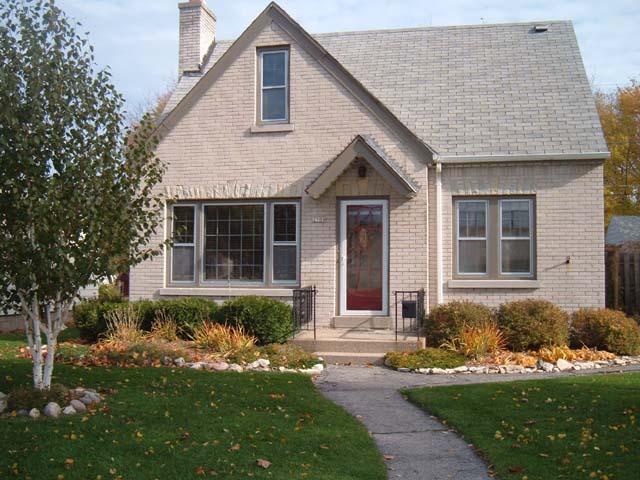 2904 S Austin St, Milwaukee, WI 53207