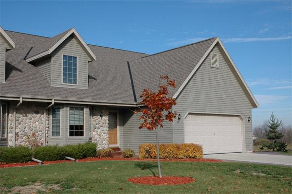 921 E Loos, Hartford, WI 53027