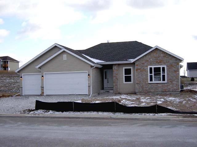 541 Thurow Dr., Oconomowoc, WI 53066