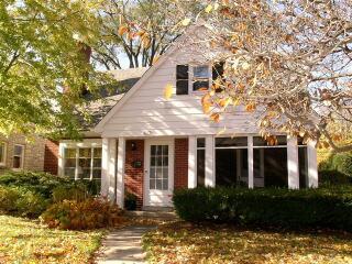 2577 N 88th St., Wauwatosa, WI 53226
