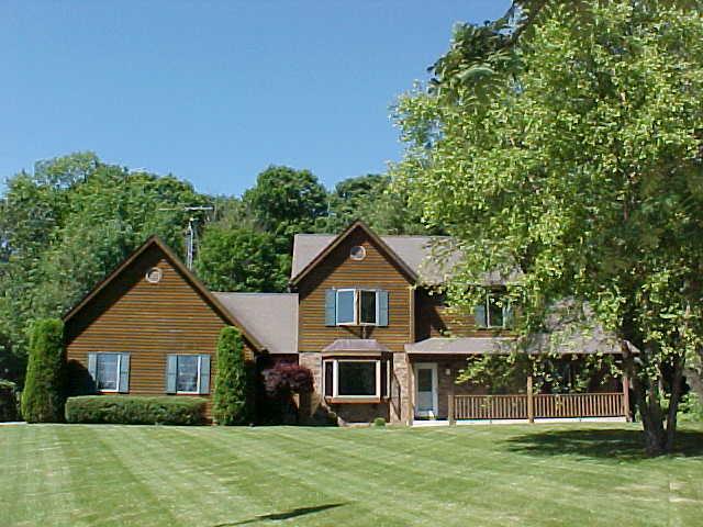 648 Briarknoll Ct., Saukville, WI 53080