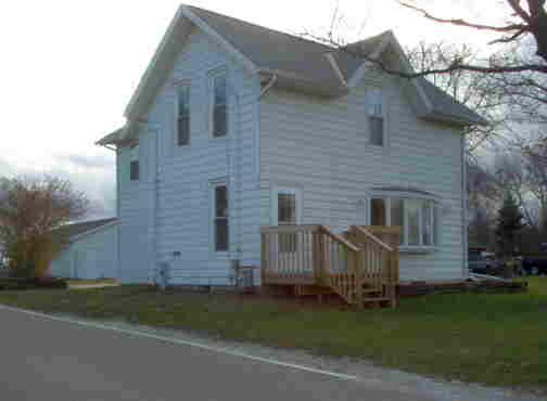 720 Glacier Rd., Pewaukee, WI 53072