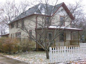 202 S Maple St, Oconomowoc, WI 53066
