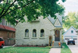 2553 N 62nd St., Wauwatosa, WI 53213