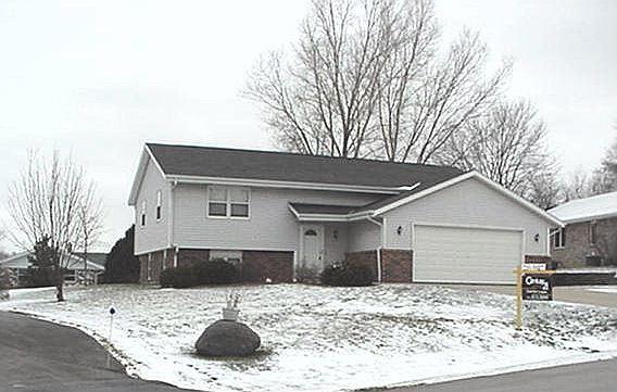 602 Highview, Slinger, WI 53086