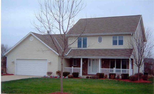 182 Granary Cir, Hartland, WI 53029