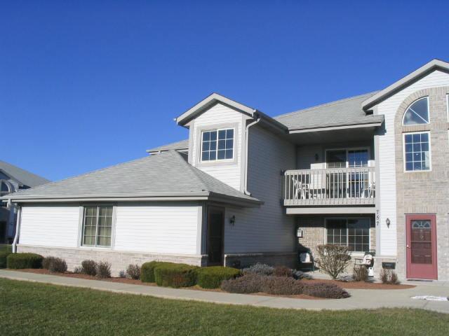 757 Quinlan Dr #H, Pewaukee, WI 53072