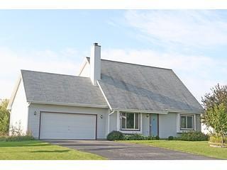 2819 Catherine Dr., Caledonia, WI 53402
