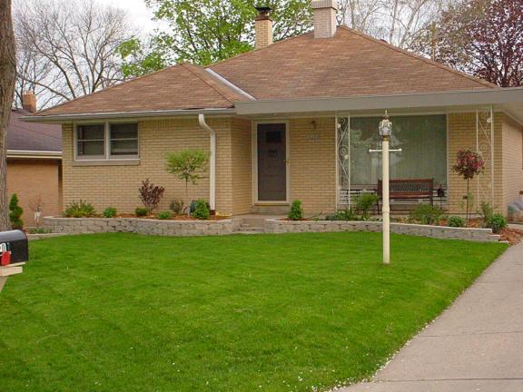 10206 W Nash St, Wauwatosa, WI 53222