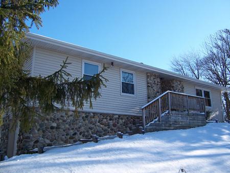 2121 Easy St, Waukesha, WI 53188