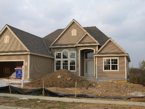 492 Thurow Dr., Oconomowoc, WI 53066