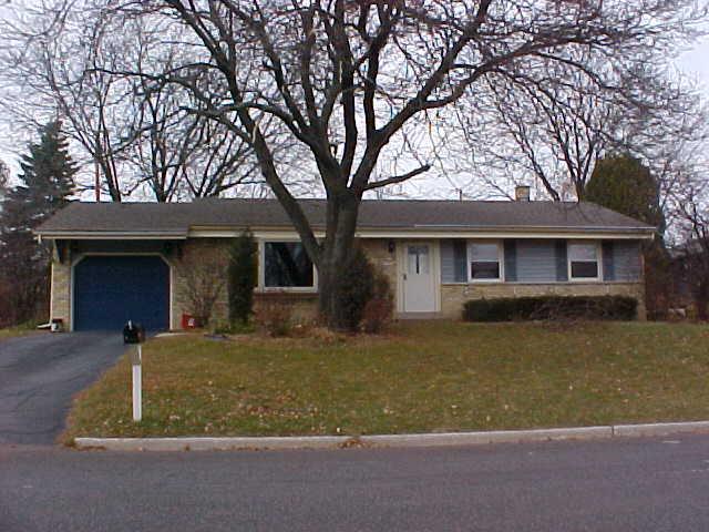 N88W17022 Elmwood Dr, Menomonee Falls, WI 53051