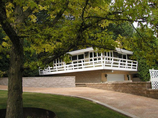 N43W27445 Capitol Dr, Pewaukee, WI 53072