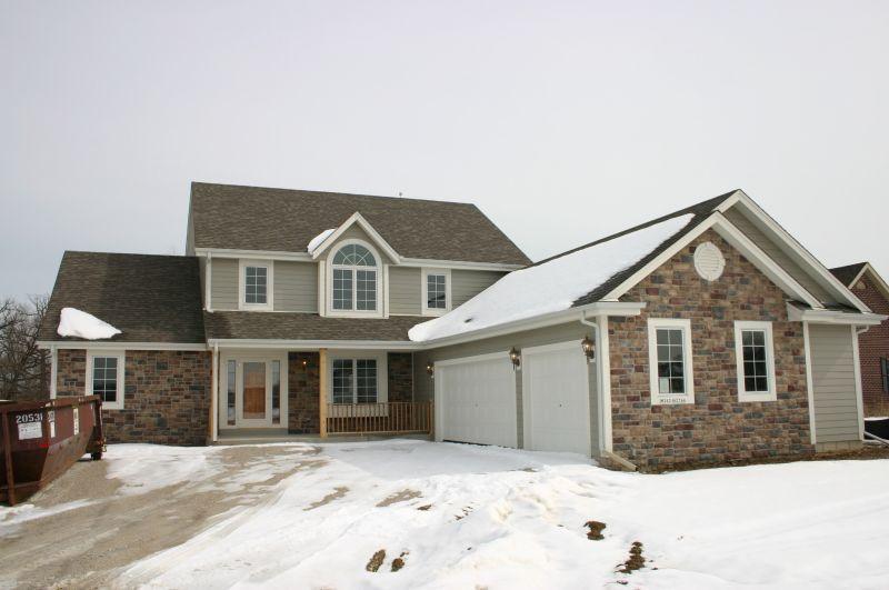 W243N2746 Creekside Dr., Pewaukee, WI 53072