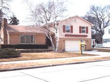 320 Merrie Ln, Racine, WI 53405
