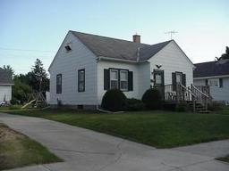 2213 Lafollette Ave., Manitowoc, WI 54220
