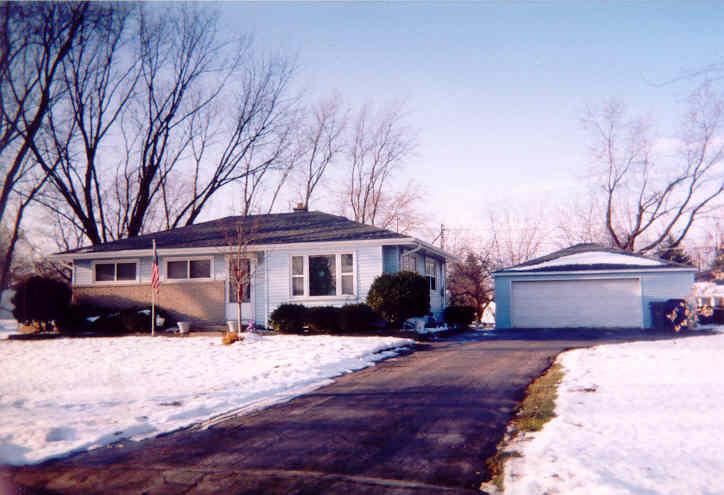 8801 S Charmaine Cir., Oak Creek, WI 53154