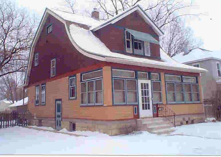 1109 S West Ave., La Crosse, WI 54601