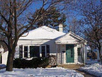 4622 N Elkhart Ave, Whitefish Bay, WI 53211