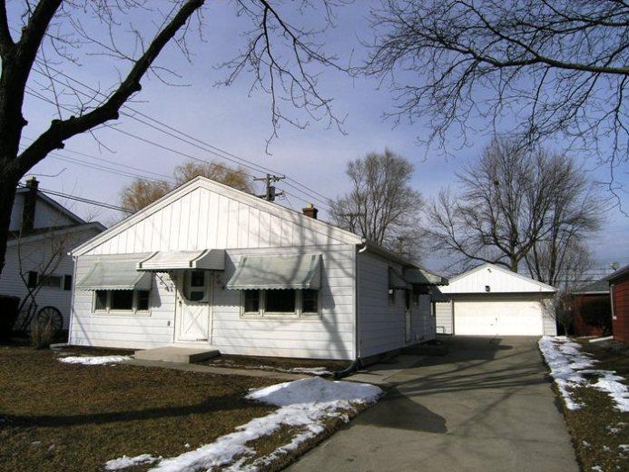 10120 W Courtland Ave., Wauwatosa, WI 53225