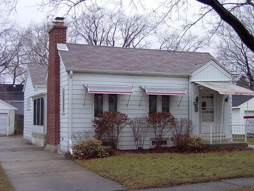 2039 N 84th St, Wauwatosa, WI 53226