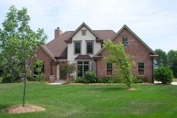 2301 Meadowridge Ct., Cedarburg, WI 53012