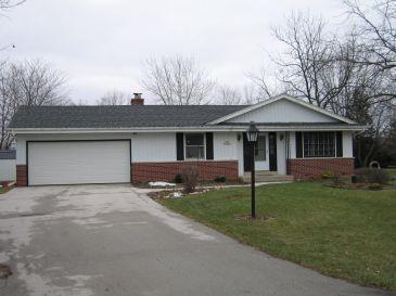 N55W14083 Carol Ct, Menomonee Falls, WI 53051
