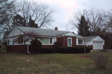 6940 N Rockledge Ave., Glendale, WI 53209