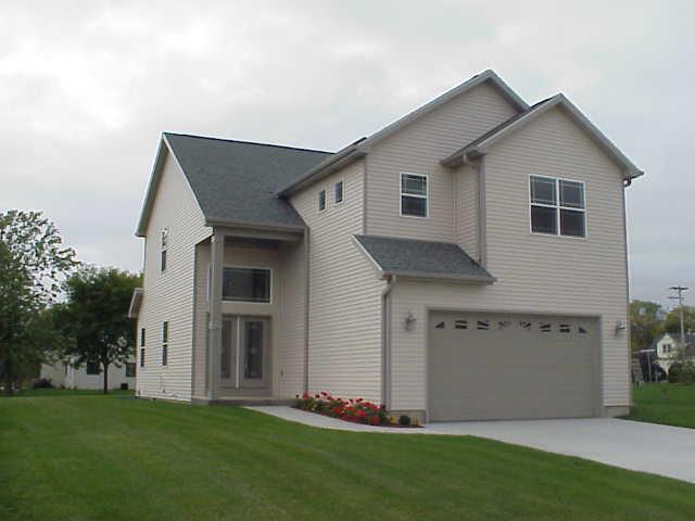 10311 E White Manor Ct., Caledonia, WI 53126