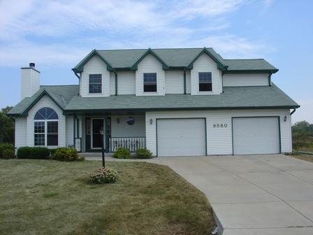 8580 S Whitney Dr., Oak Creek, WI 53154