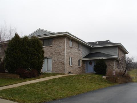 1352 Meadowcreek Dr. #F, Pewaukee, WI 53072