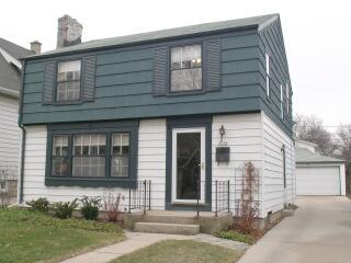2624 N 70th St, Wauwatosa, WI 53213