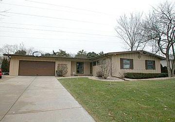 1615 N 119th St, Wauwatosa, WI 53226