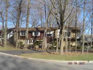 2536 W Wending Dr., Glendale, WI 53209