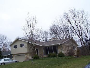 12105 W Diane Dr., Wauwatosa, WI 53226