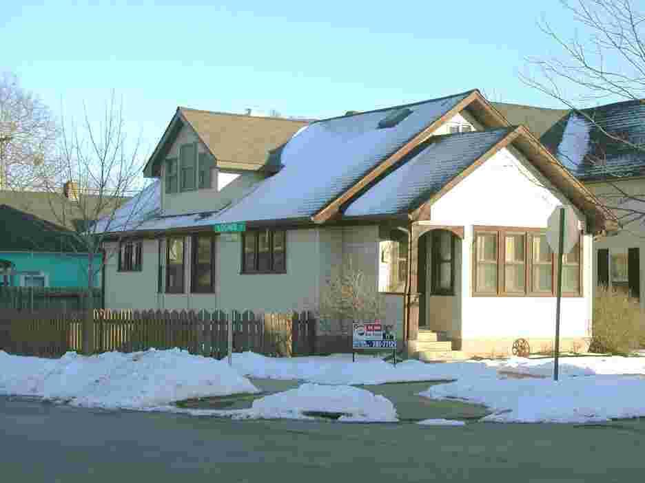 1932 Loomis St., La Crosse, WI 54603