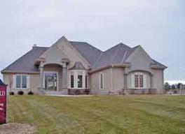 208 Kestrel Way, Hartland, WI 53029