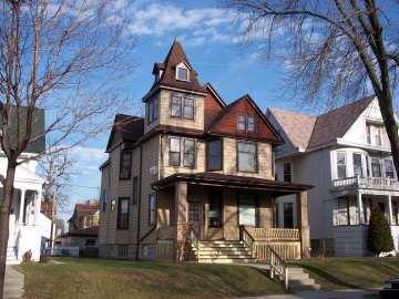 610 E Otjen, Milwaukee, WI 53207