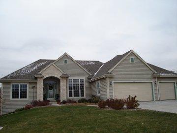 5525 S Nicolet Dr., New Berlin, WI 53151