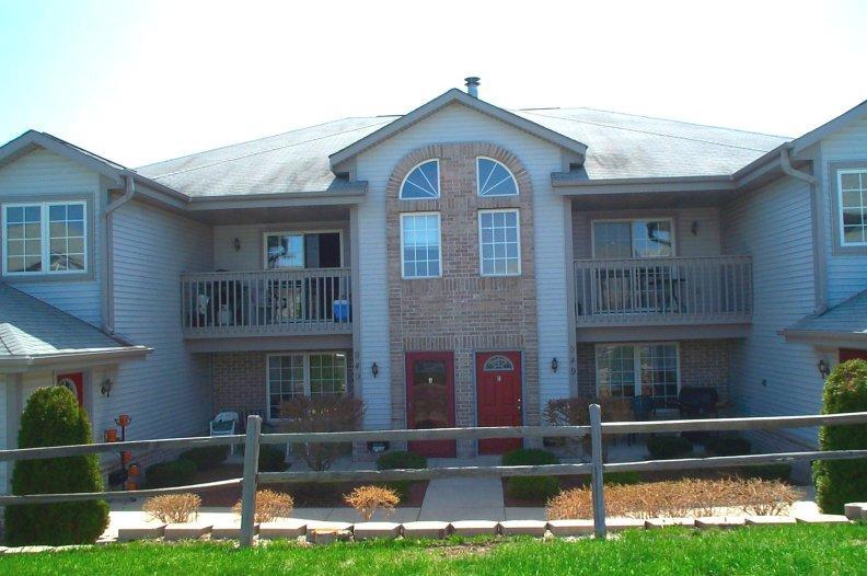 949 Quinlan Dr #B, Pewaukee, WI 53072