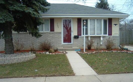 5624 S Elaine Ave, Cudahy, WI 53110