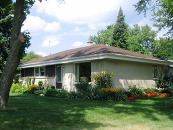 904 W Montclaire Ave, Glendale, WI 53217