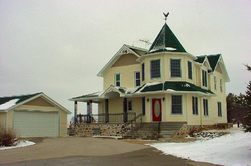 6080 Arthur Rd., Hartford, WI 53027