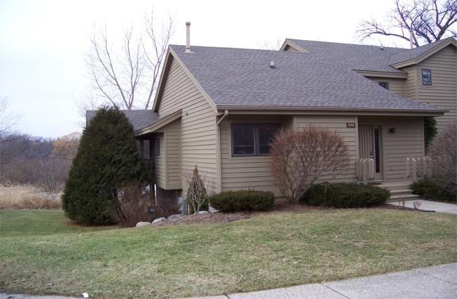 949 Duck Pond Rd, Fontana, WI 53125