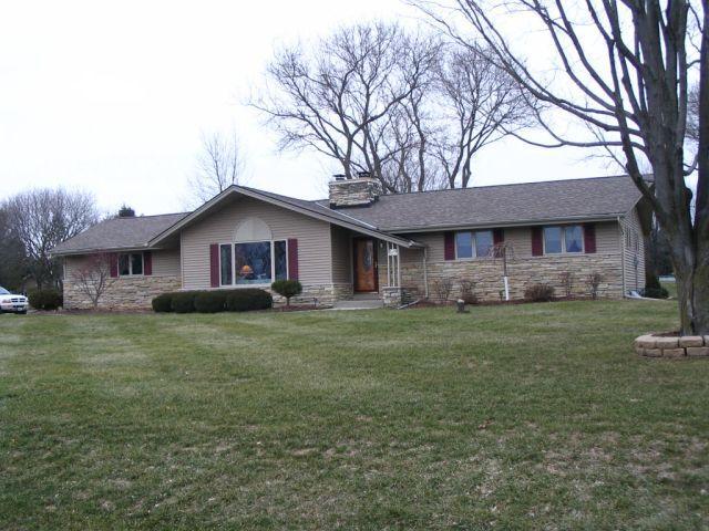 W356N5271 Lakeshore Dr., Oconomowoc, WI 53066