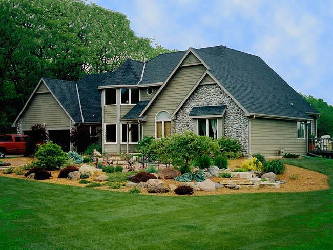 N6W27544 Northview Rd., Pewaukee, WI 53188