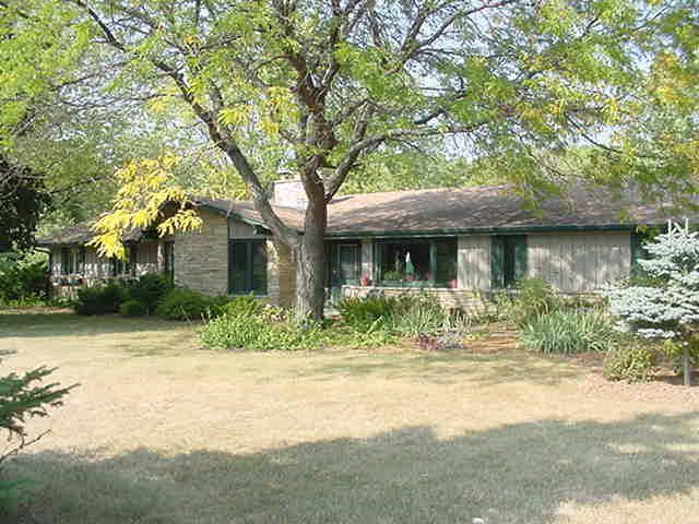 8650 W Hawthorne Ln., Franklin, WI 53132