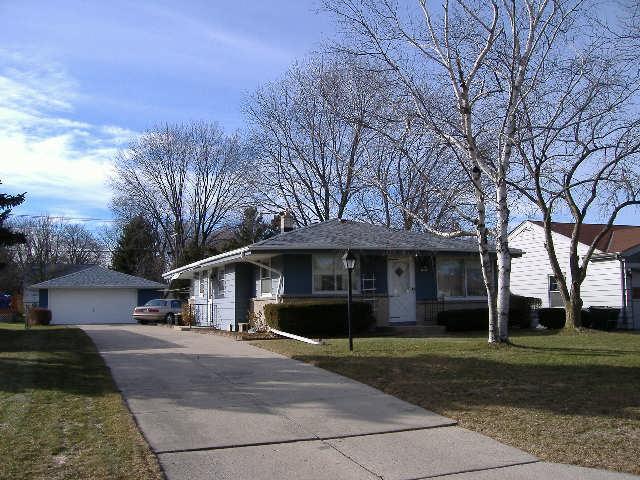 4631 N 101st St., Wauwatosa, WI 53225
