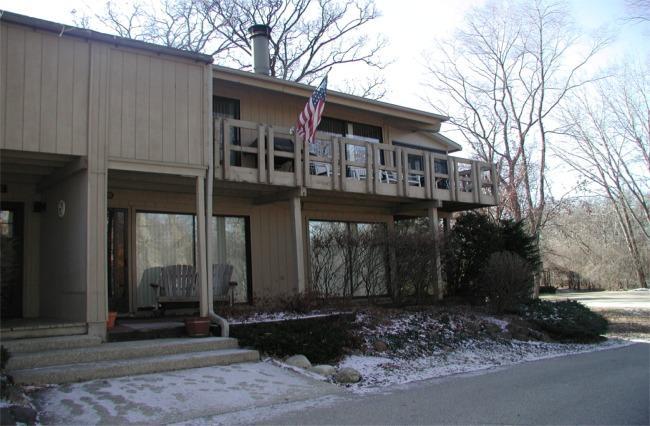 702D Country Club Dr., Fontana, WI 53125